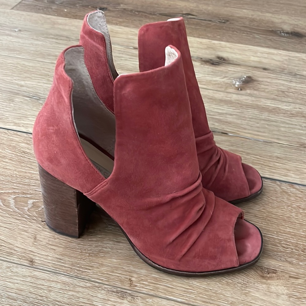 Kristin Cavallari by Chinese laundry shoe boots